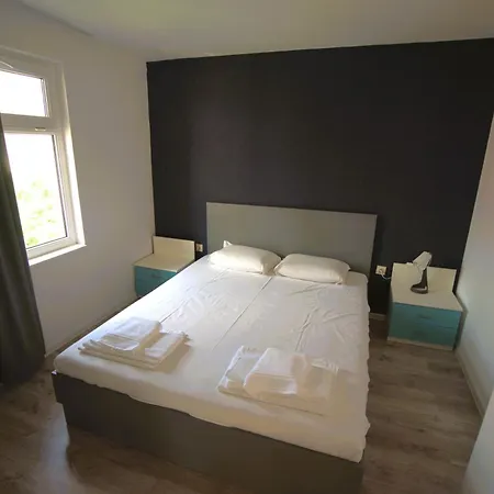 Emona 5 Floor 4 Μπουργκάς